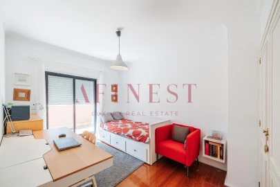 Apartamento T4 para Venda em Carcavelos e Parede