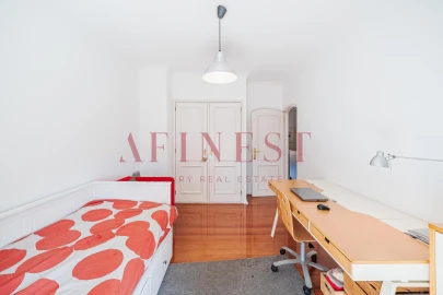 Apartamento T4 para Venda em Carcavelos e Parede
