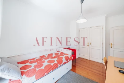 Apartamento T4 para Venda em Carcavelos e Parede