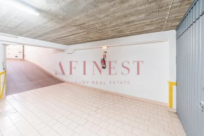 Apartamento T4 para Venda em Carcavelos e Parede