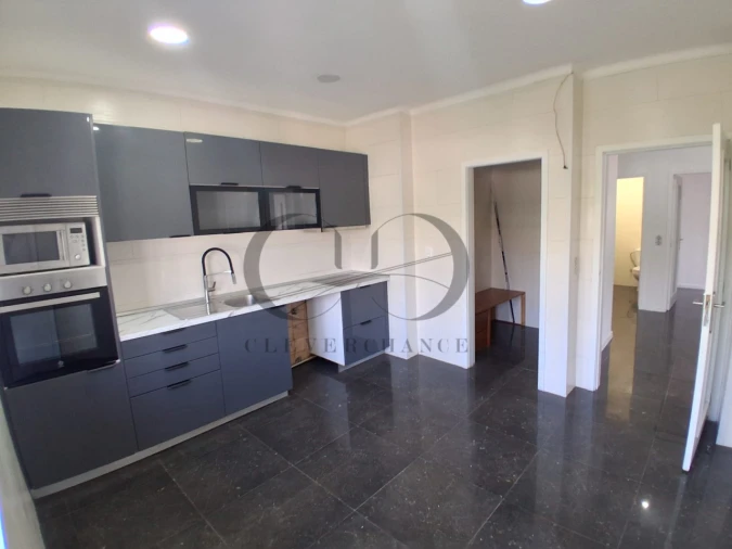 Apartamento T3 para Venda em Fânzeres e São Pedro da Cova Foto 2