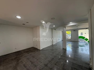 Loja para Arrendamento em Pernes