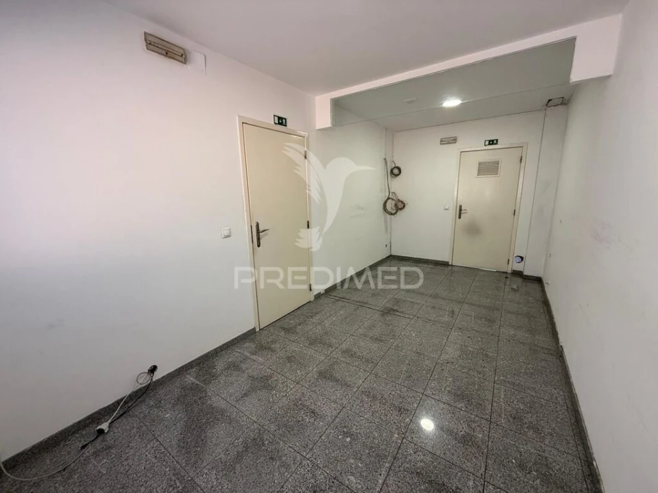 Loja para Arrendamento em Pernes Foto 3