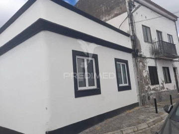 Moradia T4 para Venda em Angra (Nossa Senhora da Conceição)