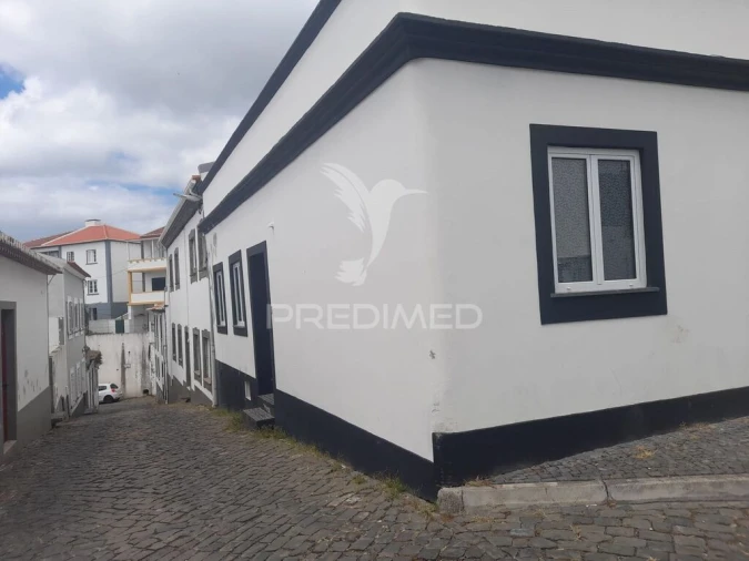 Moradia T4 para Venda em Angra (Nossa Senhora da Conceição) Foto 2
