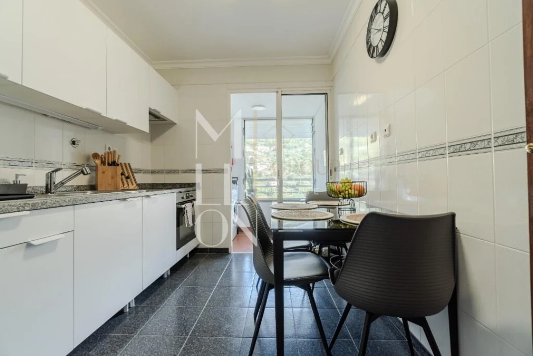 Apartamento T1 para Venda em Caniço Foto 32
