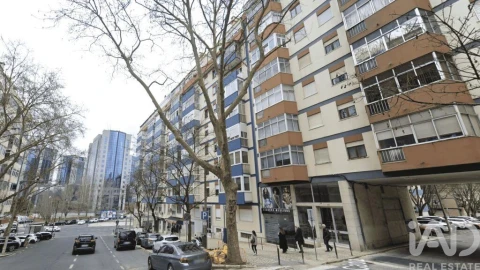Apartamento T3 para Venda em São Domingos de Benfica