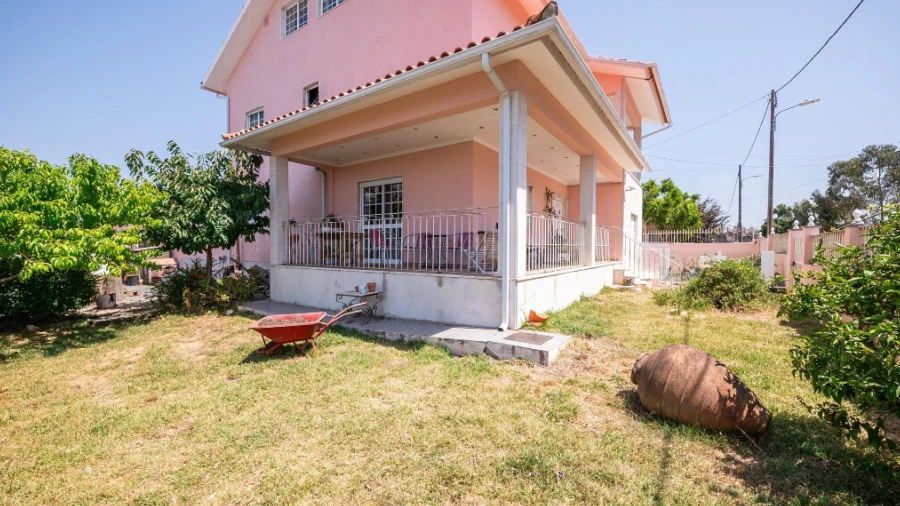 Moradia T4 para Venda em São Martinho de Árvore e Lamarosa