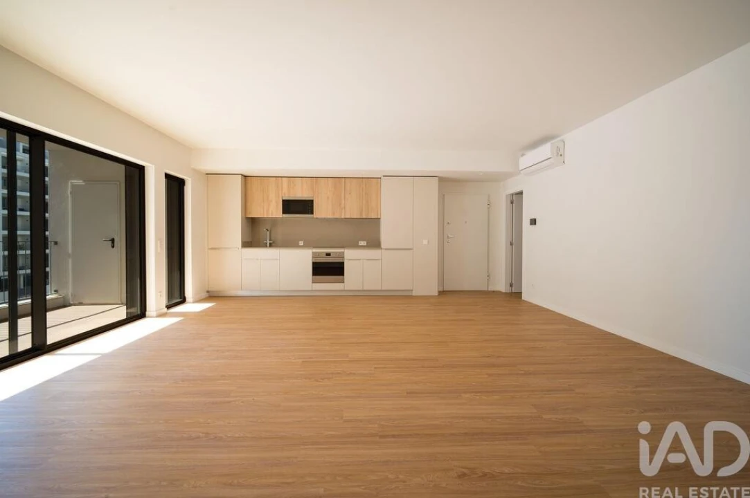 Apartamento T4 para Arrendamento em Santo António dos Cavaleiros e Frielas Foto 6