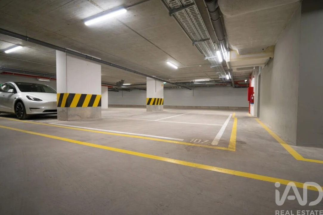 Apartamento T4 para Arrendamento em Santo António dos Cavaleiros e Frielas Foto 21