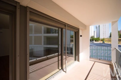 Apartamento T4 para Arrendamento em Santo António dos Cavaleiros e Frielas