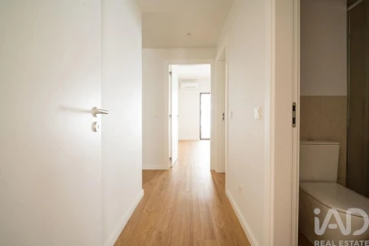Apartamento T4 para Arrendamento em Santo António dos Cavaleiros e Frielas