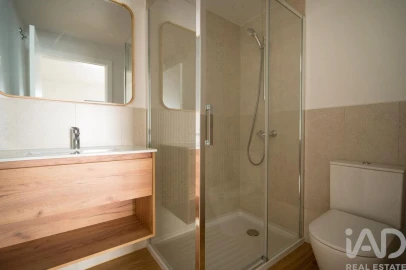 Apartamento T4 para Arrendamento em Santo António dos Cavaleiros e Frielas