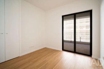 Apartamento T4 para Arrendamento em Santo António dos Cavaleiros e Frielas