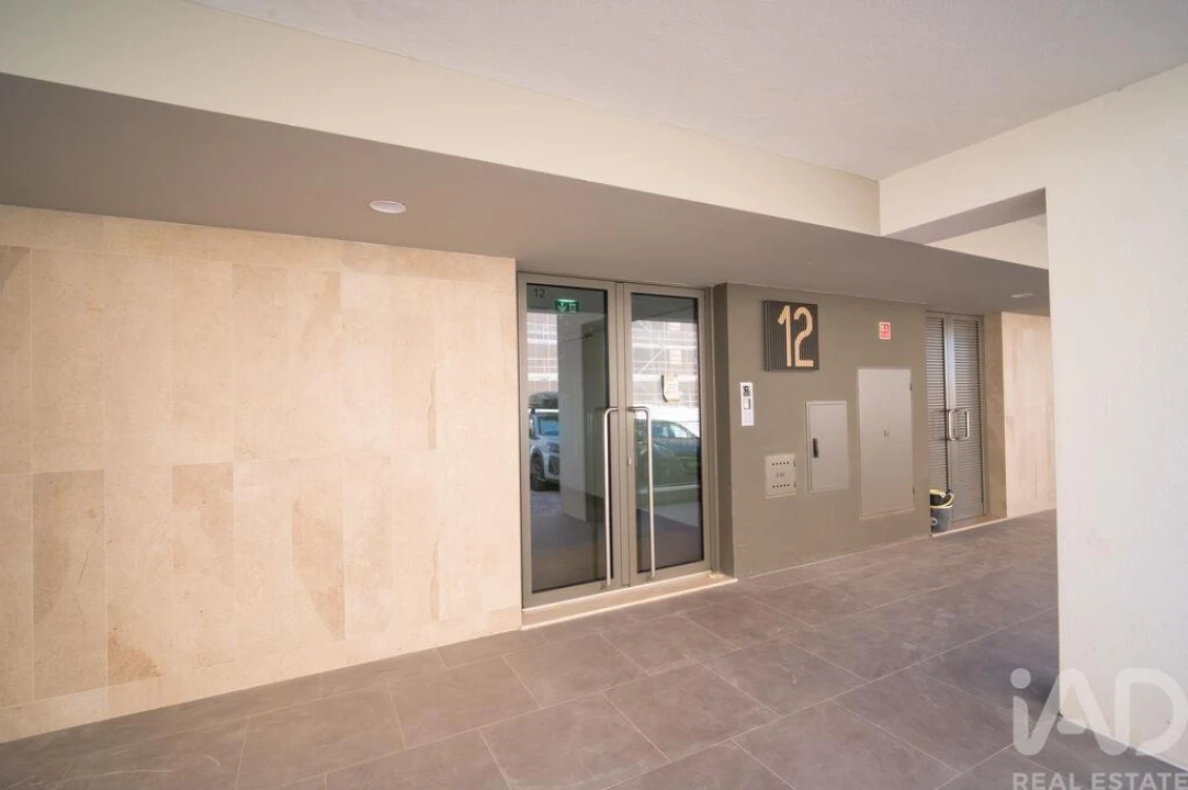 Apartamento T4 para Arrendamento em Santo António dos Cavaleiros e Frielas Foto 23