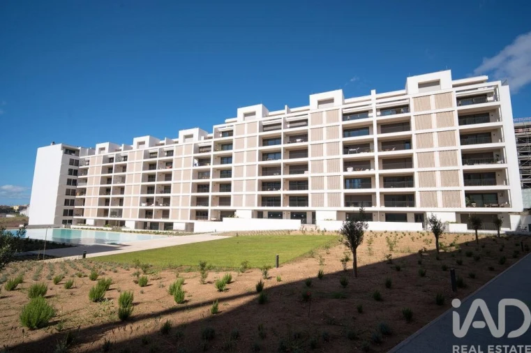 Apartamento T4 para Arrendamento em Santo António dos Cavaleiros e Frielas Foto 3