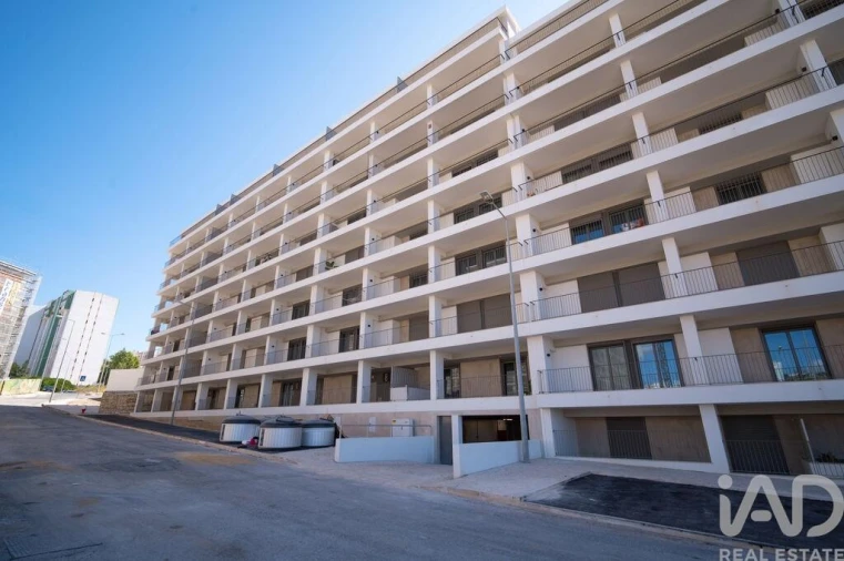 Apartamento T4 para Arrendamento em Santo António dos Cavaleiros e Frielas Foto 22