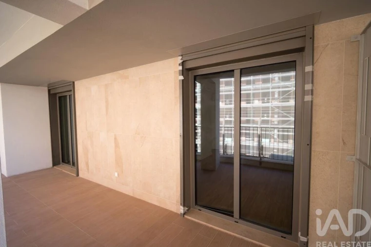 Apartamento T4 para Arrendamento em Santo António dos Cavaleiros e Frielas Foto 14