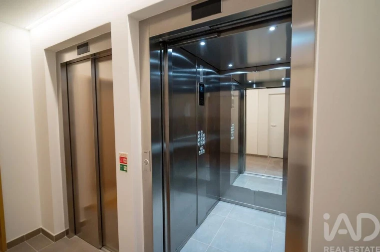 Apartamento T4 para Arrendamento em Santo António dos Cavaleiros e Frielas Foto 20