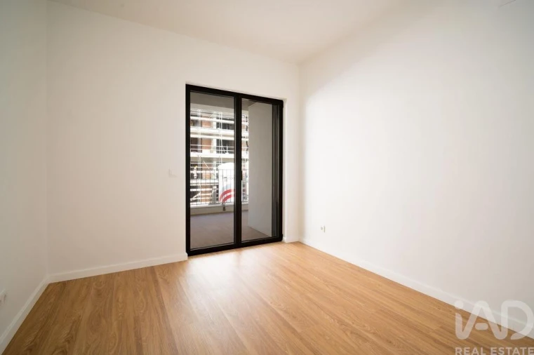 Apartamento T4 para Arrendamento em Santo António dos Cavaleiros e Frielas Foto 7