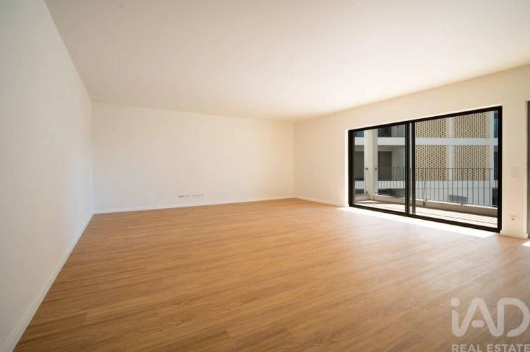 Apartamento T4 para Arrendamento em Santo António dos Cavaleiros e Frielas Foto 5