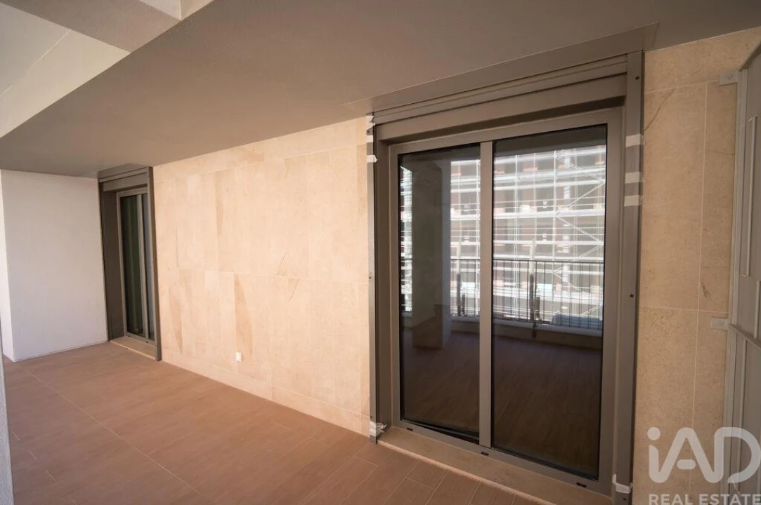 Apartamento T4 para Arrendamento em Santo António dos Cavaleiros e Frielas Foto 14