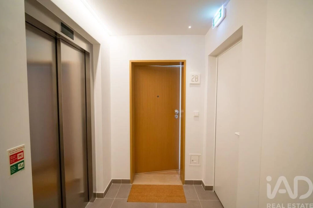 Apartamento T4 para Arrendamento em Santo António dos Cavaleiros e Frielas Foto 19