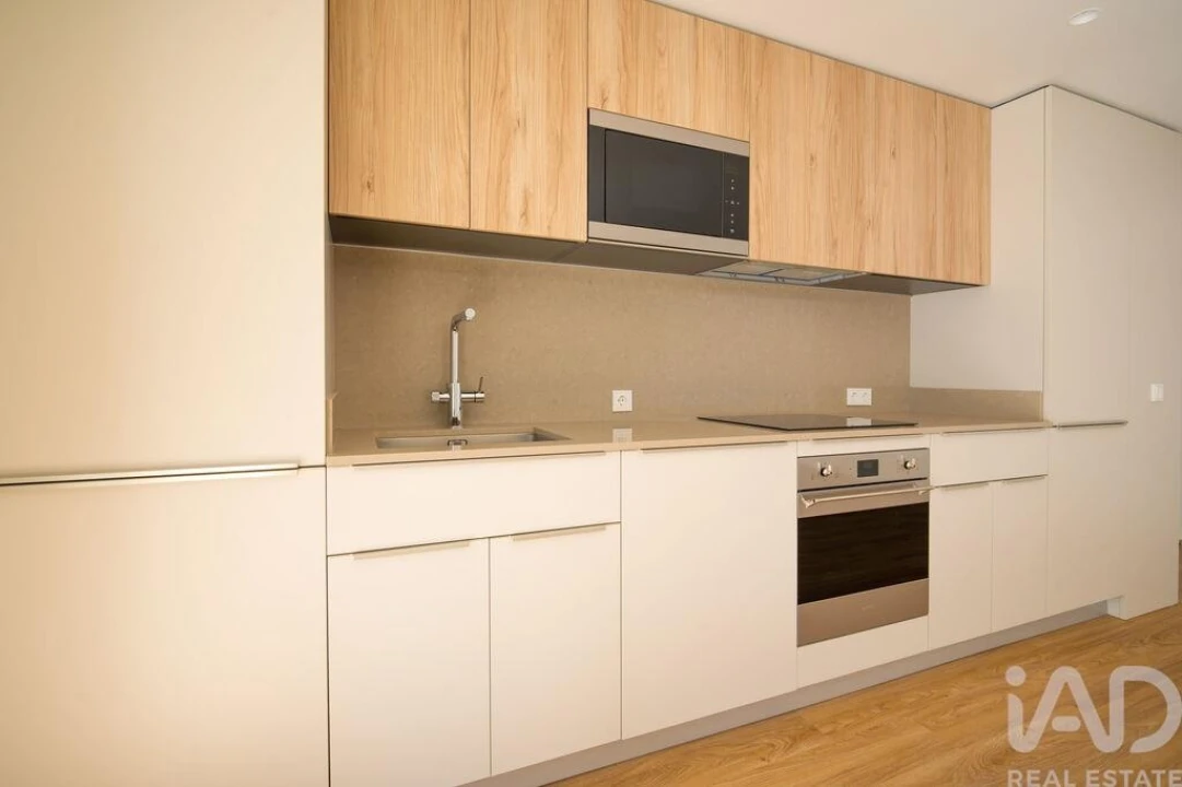 Apartamento T4 para Arrendamento em Santo António dos Cavaleiros e Frielas Foto 4