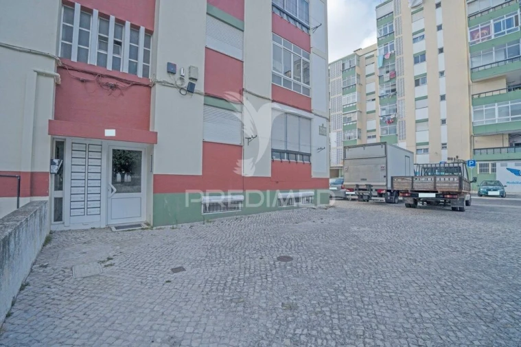 Apartamento T1 para Venda em Alfragide Foto 17