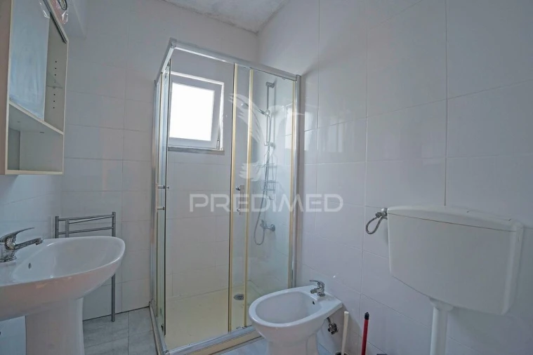 Apartamento T1 para Venda em Alfragide Foto 7