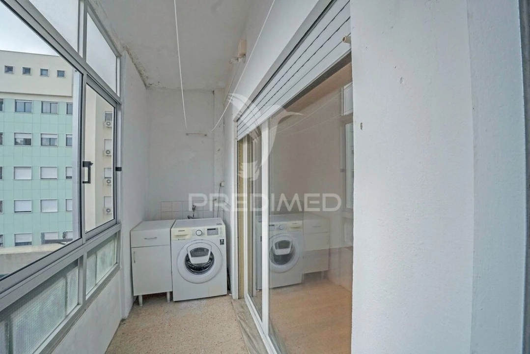 Apartamento T1 para Venda em Alfragide Foto 9