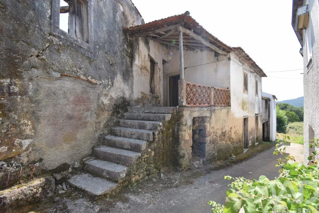 Moradia T3 para Venda em Vila Nova Foto 1