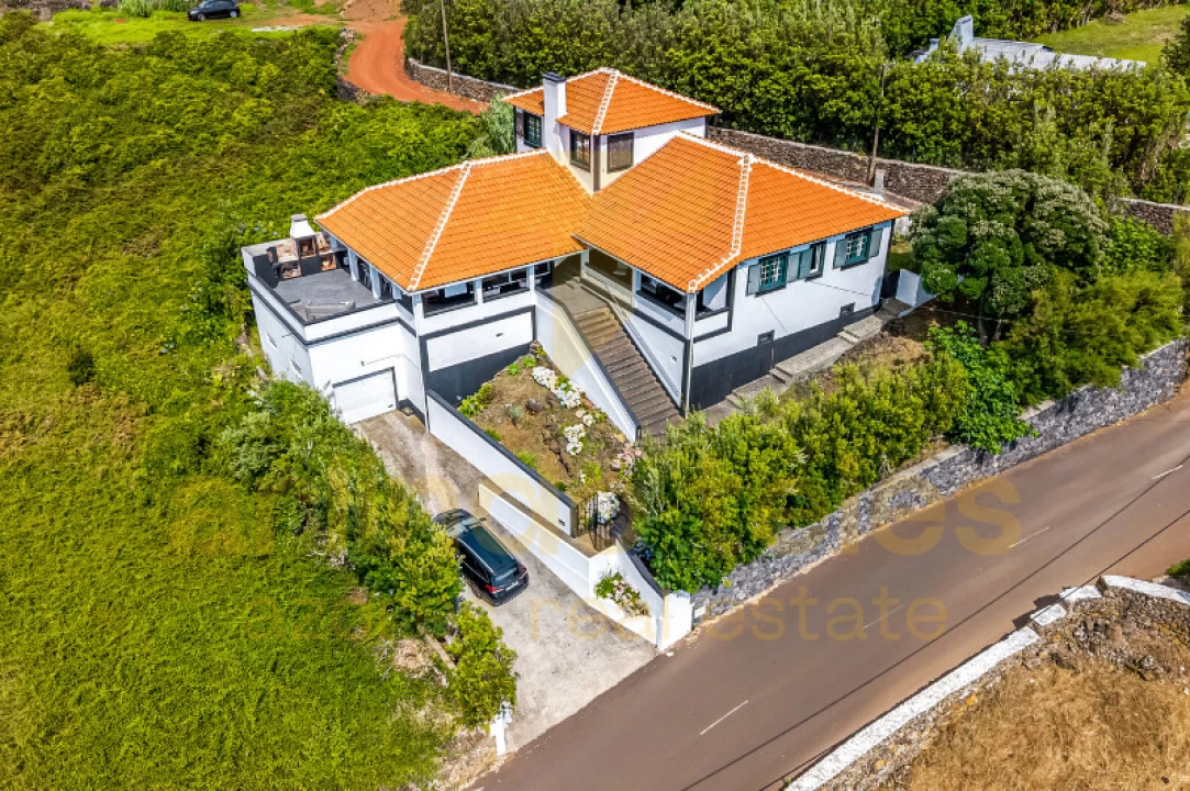 Moradia T4 para Venda em São Sebastião Foto 1