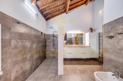 Moradia T4 para Venda em São Sebastião