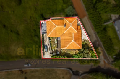 Moradia T4 para Venda em São Sebastião