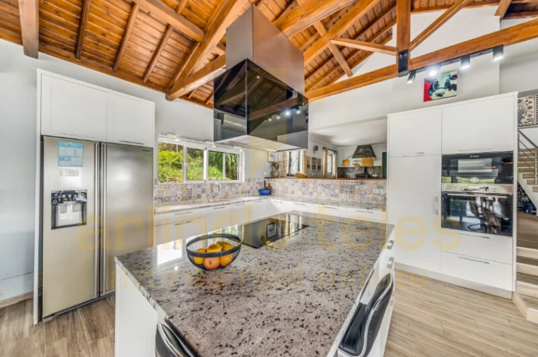 Moradia T4 para Venda em São Sebastião Foto 8