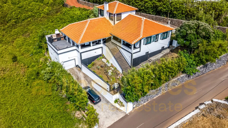 Moradia T4 para Venda em São Sebastião