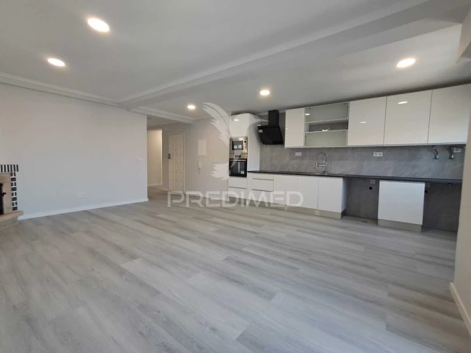 Apartamento T4 para Venda em Amora Foto 5