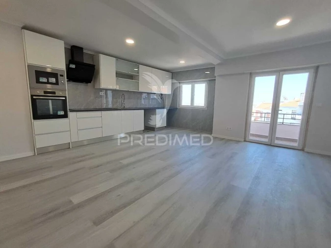 Apartamento T4 para Venda em Amora Foto 4