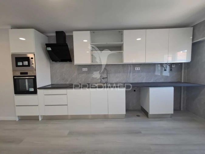 Apartamento T4 para Venda em Amora Foto 3