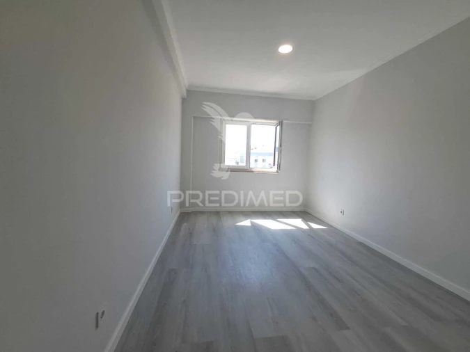 Apartamento T4 para Venda em Amora Foto 17