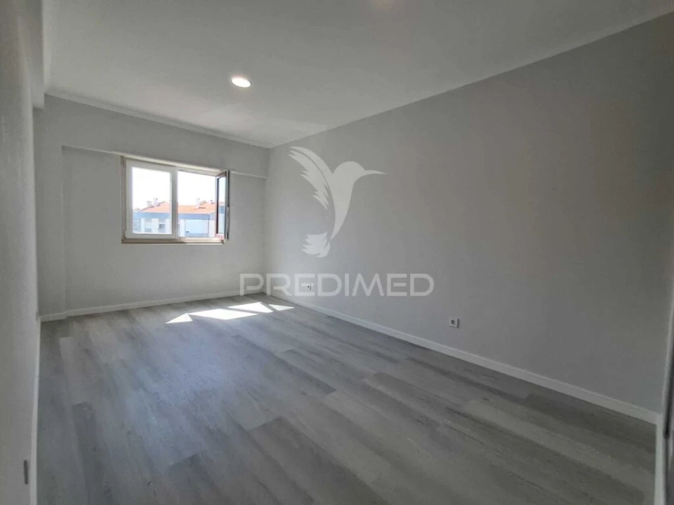 Apartamento T4 para Venda em Amora Foto 16