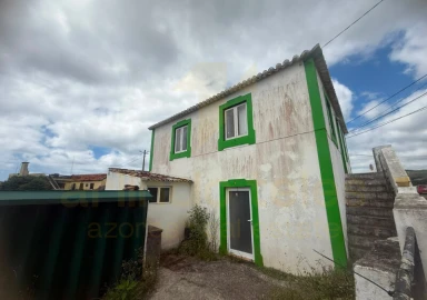 Moradia T4 para Venda em Posto Santo