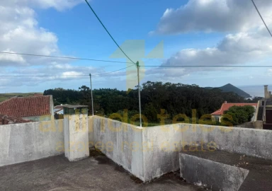 Moradia T4 para Venda em Posto Santo