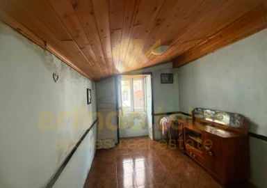 Moradia T4 para Venda em Posto Santo