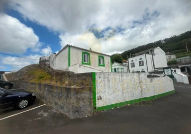 Moradia T4 para Venda em Posto Santo