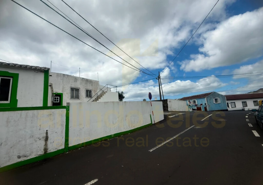 Moradia T4 para Venda em Posto Santo Foto 3