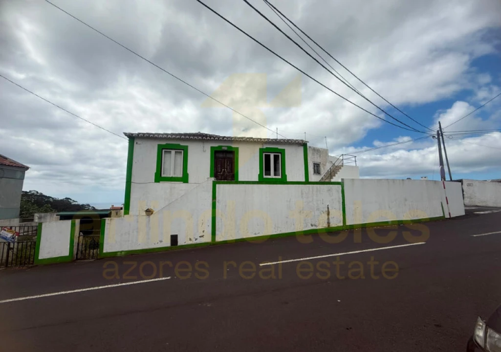 Moradia T4 para Venda em Posto Santo Foto 1