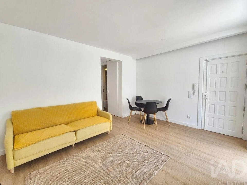 Apartamento T1 para Arrendamento em Santo António Foto 3