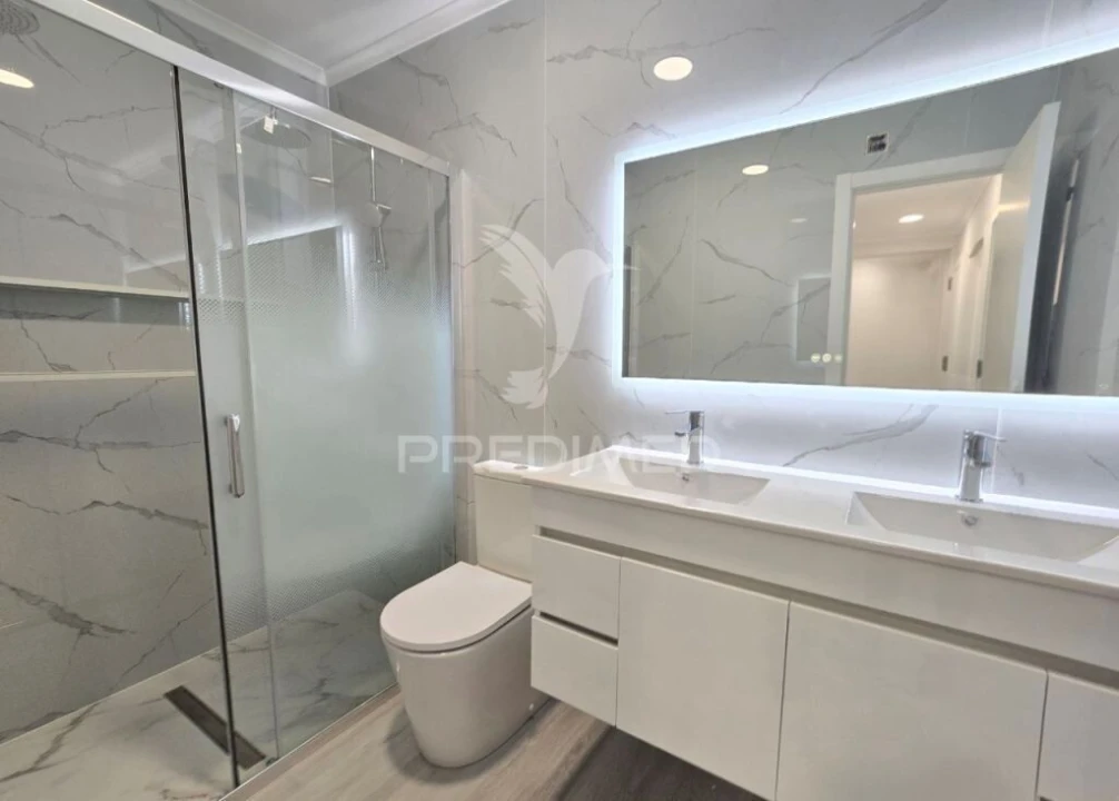 Apartamento T4 para Venda em Amora Foto 13